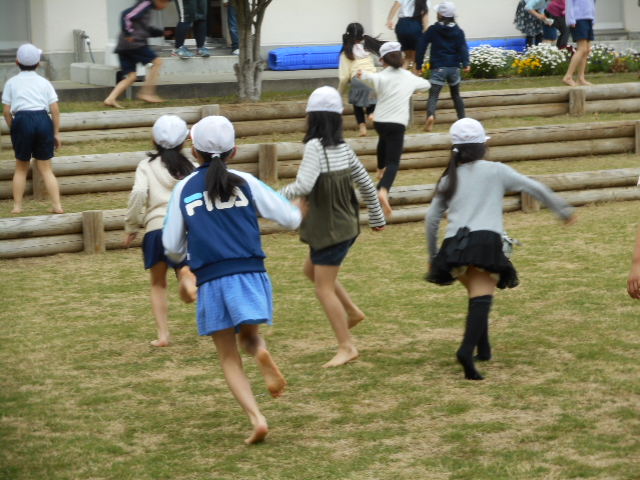 芝生の中庭 磐田市立富士見小学校